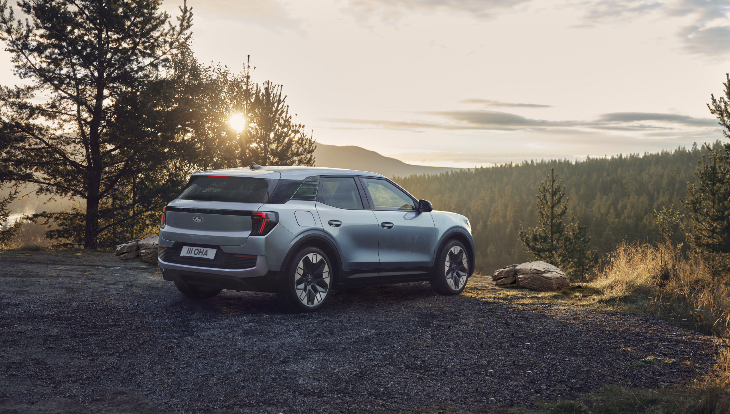 Ford Explorer i landskab: Lej en Ford Explorer gennem Ford Leasing på Fyn hos BilhusetTHYBO